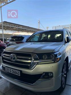 تۆیۆتا لاند کروزەر